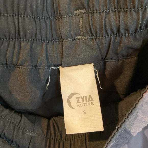 Zyia Active Reversible Flip It Running Shorts Forest Camo|Black Size Small - Picture 3 of 5